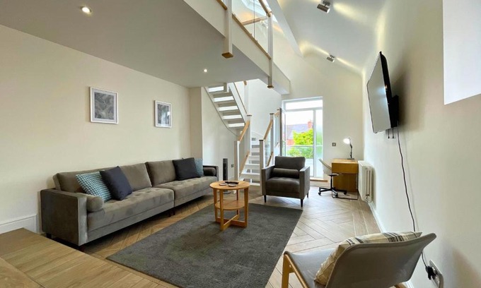Doncaster Apartment | Family-Friendly 4 Bedroom Duplex Near Doncaster Racecourse