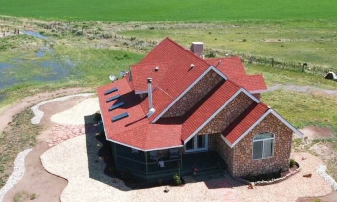 Alamosa House | Spacious 4-bedroom estate. Where luxury and convenience meets in Alamosa, Co.n