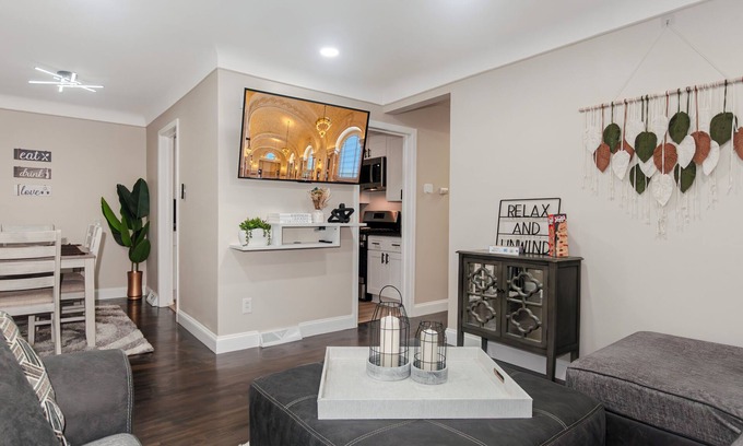 Allen Park House | Spacious 4-bedroom house in charming Allen Park with WiFi, AC