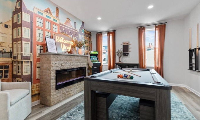 Pittsburgh House | Spacious 4 bedroom House with Firepit, Pool Table, Games, and King Beds
