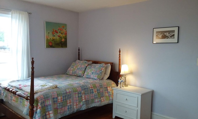 Portsmouth House | Spacious 4-bedroom house with Wi-Fi, AC and Water views in charming Portsmouth