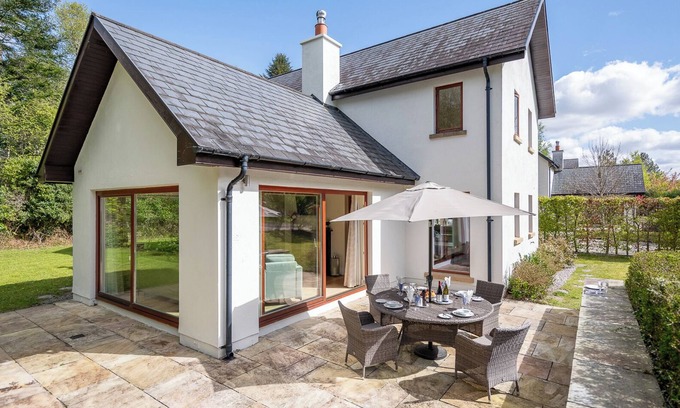 Kenmare House | Spacious 4 bedroom home to sleep 8 people just 5 mins from Kenmare town