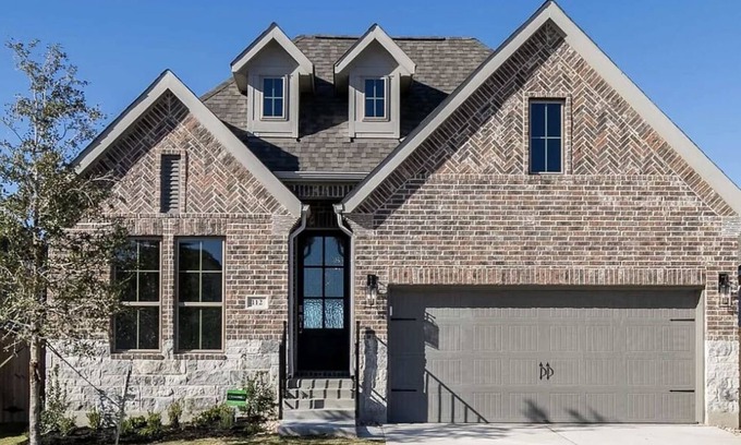 Bastrop House | Spacious 4-bedroom house near COTA and Austin attractions.