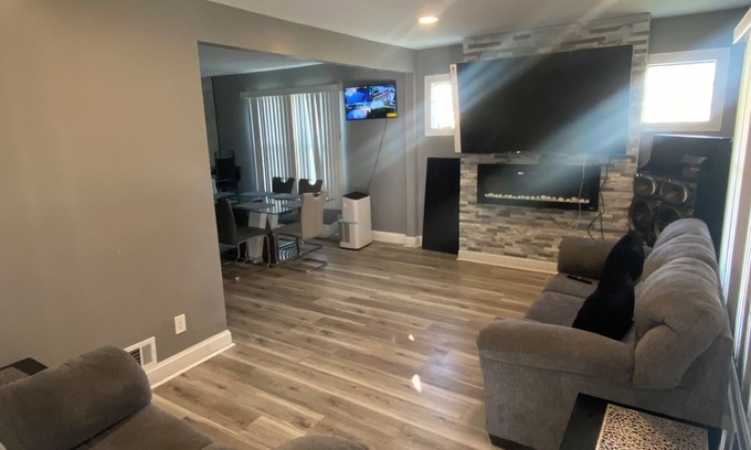 Detroit House | Spacious 4-bedroom house in delightful Detroit with WiFi, AC