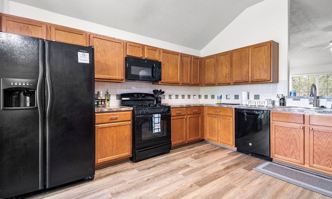 Southeast Houston House | Spacious 4-bedroom house in wonderful Houston with WiFi, AC