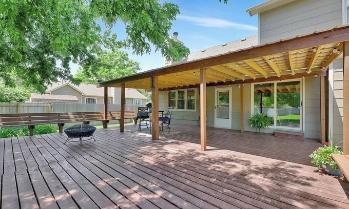 Wichita House | Spacious 4-bedroom house with WiFi and AC in nice Wichita