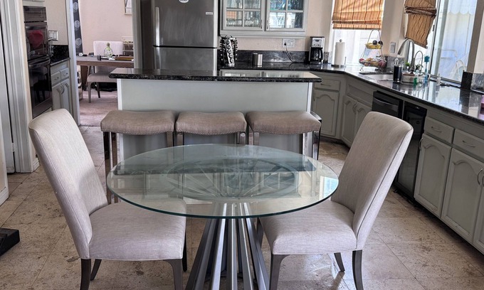 Corona House | Spacious 4/bedroom house in delightfulneighborhood