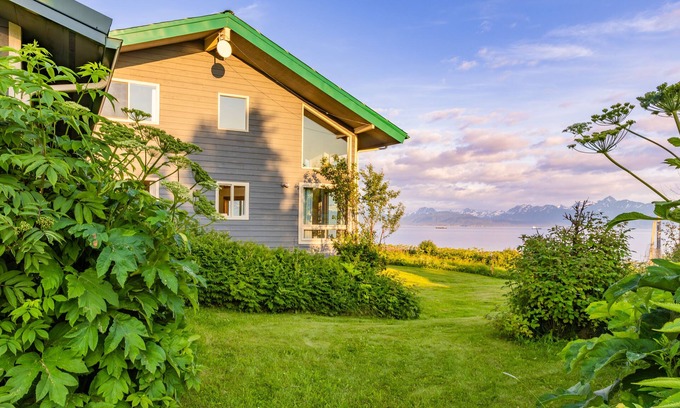 Homer House | Spacious 4-bedroom house on Kachemak Bay with Amazing Views in Homer, AK