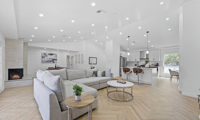 Northwest Dallas House | Spacious 4-bedroom Modern house in phenomenal Dallas