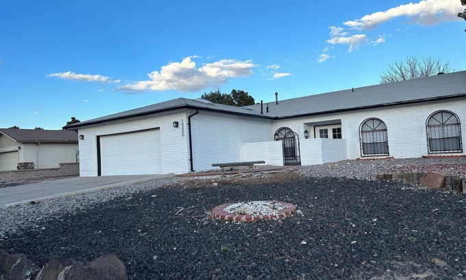 Paradise Hills Civic House | Guest Rated 10/10: Prime Location 4 Bedroom Retreat