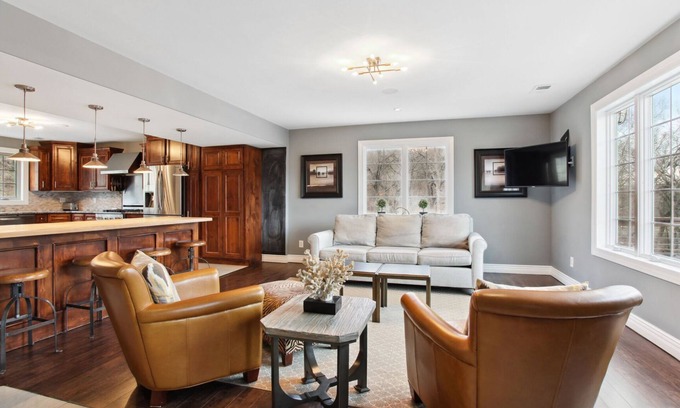 South Kansas City House | Inviting 4 Bedroom Retreat with Spa and Hot Tub Amenities