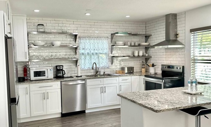 Lake Mary House | Spacious 4-bedroom vacation house with WiFi and AC in welcoming Lake Mary