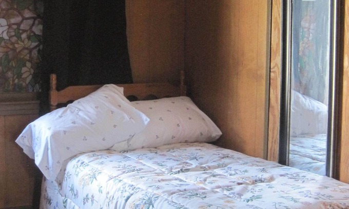 Syracuse House | Spacious 4-bedroom with WiFi Centrally Located in Syracuse Close to Everything
