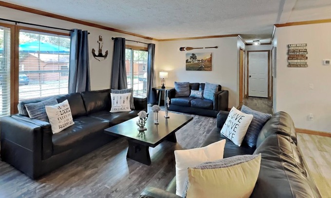Put-in-Bay House | Spacious 4 BR Home with Pool in Island Club - Sleeps 12