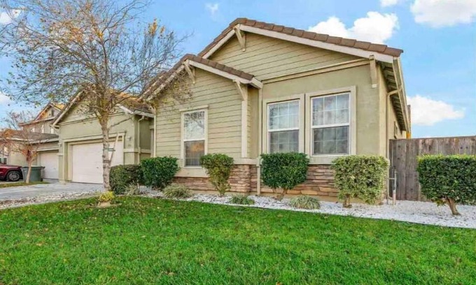 Merced House | Comfortable 4 BR Home Near UC Merced with Pet-Friendly Perks
