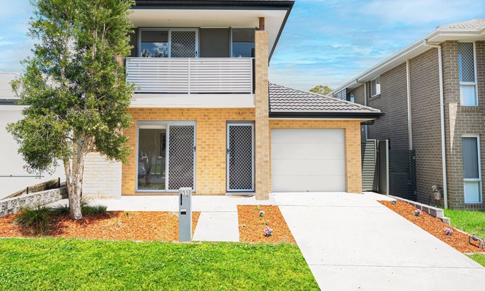 Cobbitty House | Modern 4 Bedroom House with WiFi & Convenient Parking