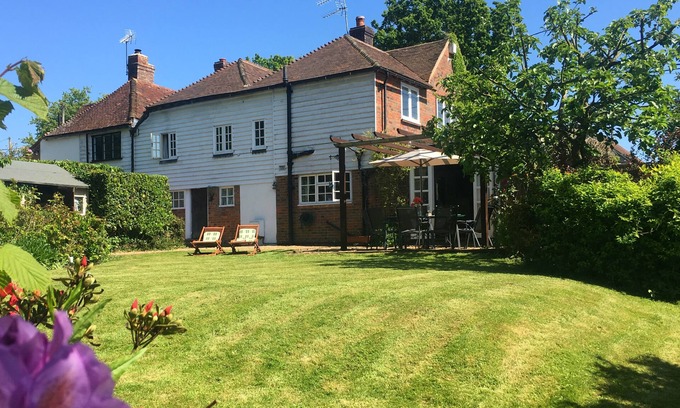 Beckley Cottage | Enchanting 4 Star Period Cottage with Log Fire & Pool