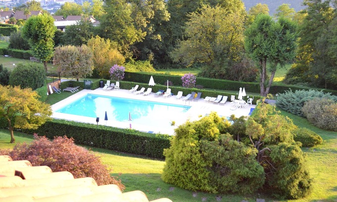Vignone Apartment | Inviting 4½-Room Apartment with Balconies and Pool