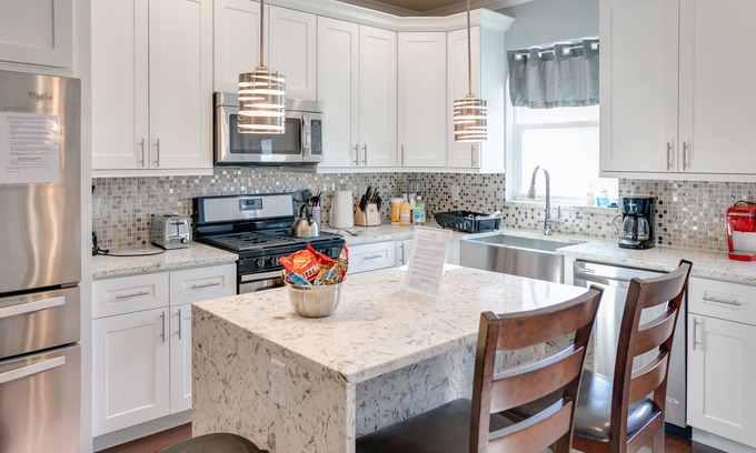Point Breeze House | Experience Exceptional Views from a 4BD Rooftop Retreat
