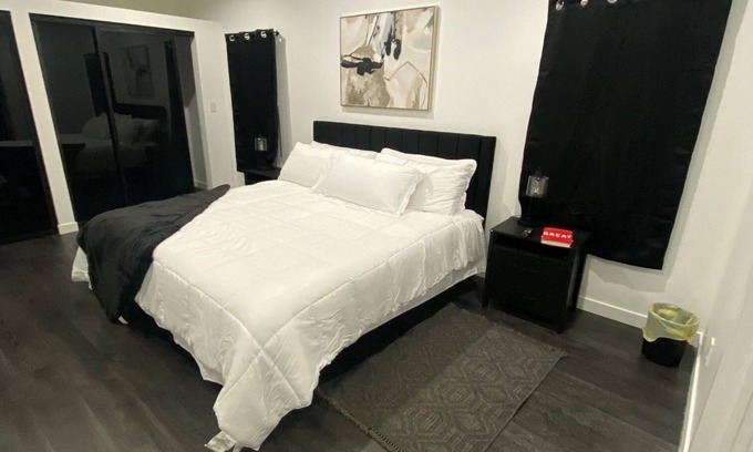 Mid City House | Spacious 4BR Home w/Gym, Fireplace & Prime LA Location. Near USC & Crypto Arena