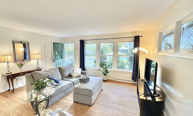 Park Forest Village House | Top-Rated Tudek Park 4BR House with Pet-Friendly Amenities