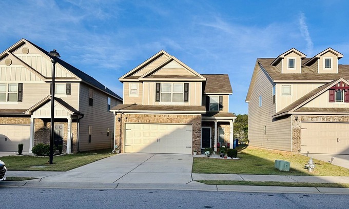 McDonough House | Family-Friendly 4BR Retreat in Metro Atlanta, Rated 9.4