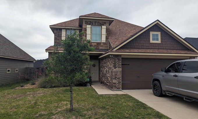 College Station House | Spacious 4BR+loft pet friendly home12 min from Kyle Field, large yard, gas grill