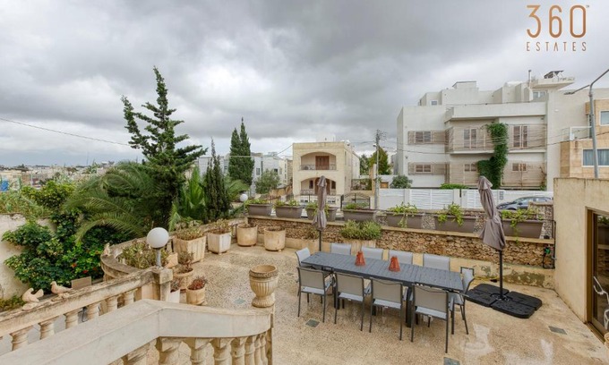 Swieqi Apartment | Relaxing 4BR Oasis in St. Julians - Family Friendly Stay