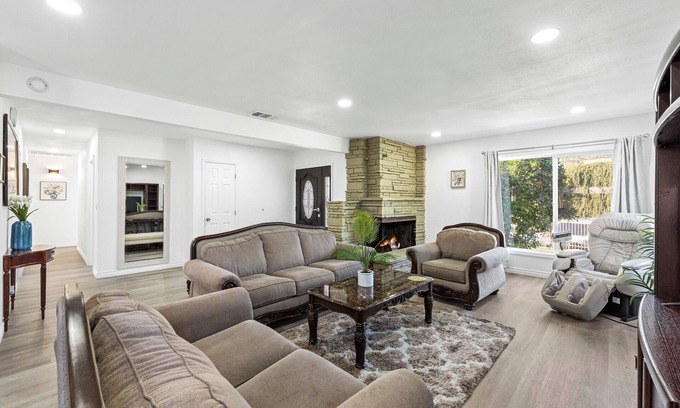 Pomona House | Spacious 4BR Retreat in Pomona- Sauna + Hot Tub + Massage Chair