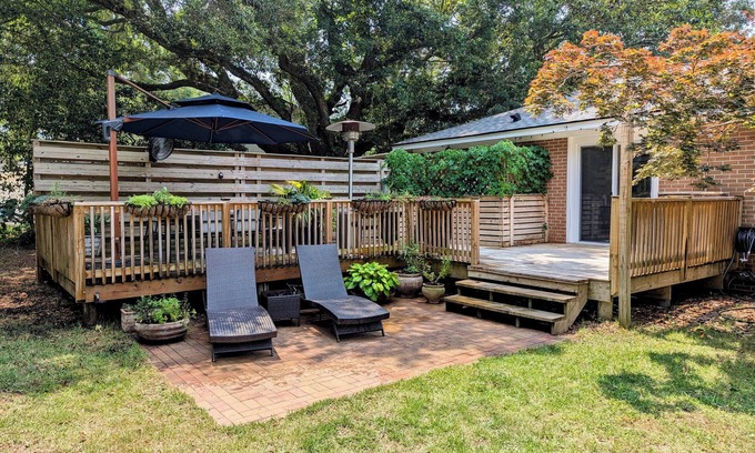 Charleston House | Spacious 4BR Retreat w/Huge Yard, Outdoor Shower, Mins to Beach & Downtown