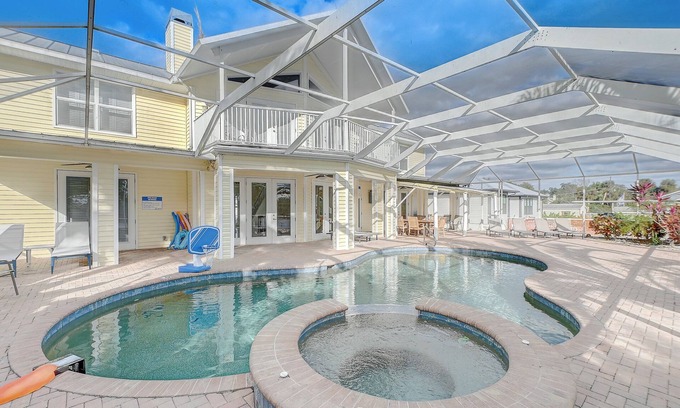 Alva House | Spacious 4BR Riverside Retreat with Pool & Hot Tub