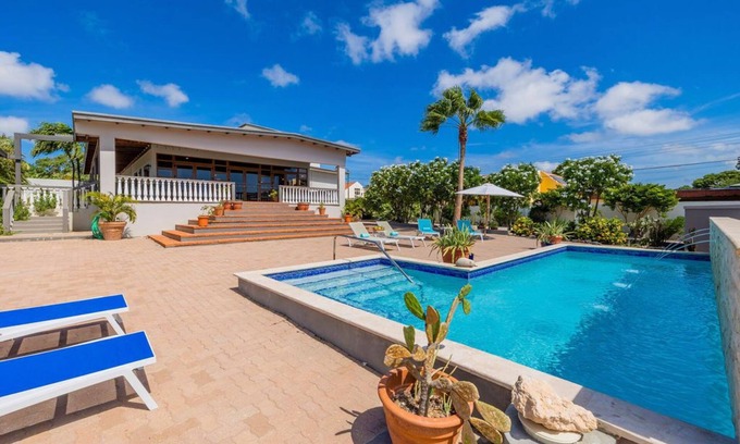 Ponton Villa | Inviting 4BR Villa with Private Pool & Ideal Location
