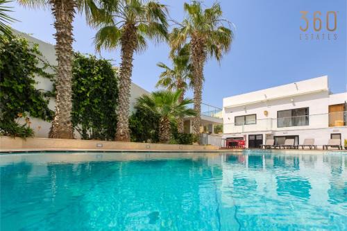 Attard Villa | Spacious 4BR Villa with Private pool, parking & BBQ by 360 Estates