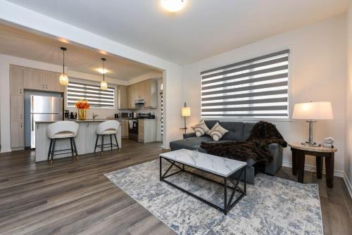 Halton Regional Municipality House | Spacious 4br25ba Retreat W King Beds, Desk, Dt