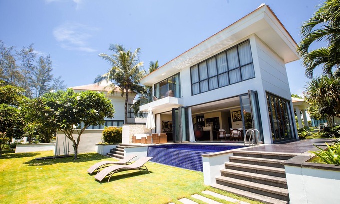 Ngu Hanh Son Villa | Inviting 4BR Pool Villas Just Steps from the Beach