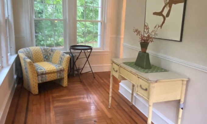 Kingston House | Spacious 5-bedroom house in charming South Kingstown with WiFi, AC