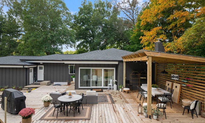 West Lafayette House | Spacious 5-bedroom house with a pool in wonderful West Lafayette with AC, WiFi