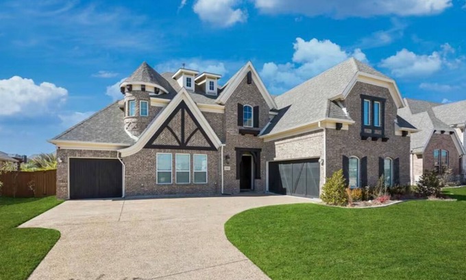 Tarrant County House | Spacious 5-bedroom house with 2 king beds in charming Grand Prairie