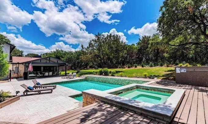 Marshall Ford House | Spacious 5-bedroom, 4 Bath home: Pool, AC, WiFi ,and more near fabulous Austin.