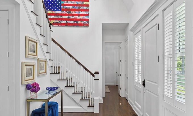 North Haven House | Spacious 5-bedroom house with water views and 2 houses from the bay.