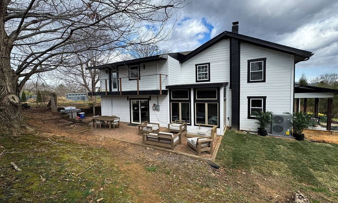 Oakley House | Spacious 5-bedroom house with AC, WiFi in welcoming Asheville