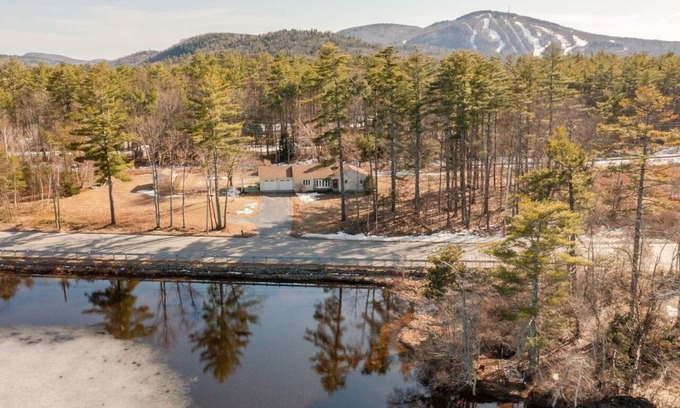 Greenwood House | Spacious 5-bedroom house w/lake access, mountain views & close to ski resorts!