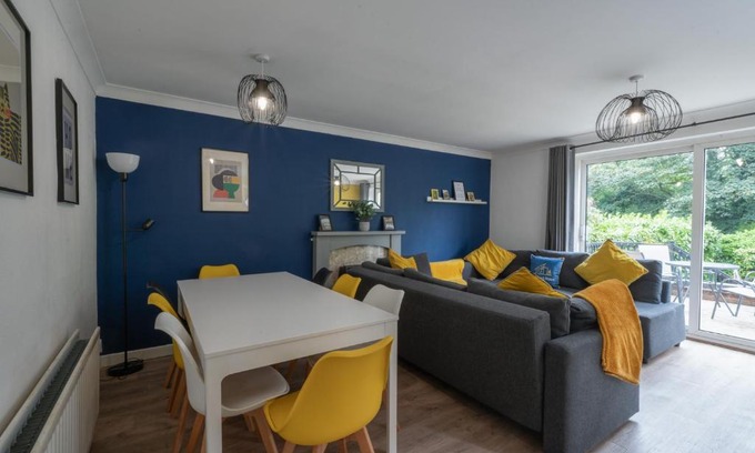 Polesworth House | Ideal 5-Bedroom Home for Large Groups & Families