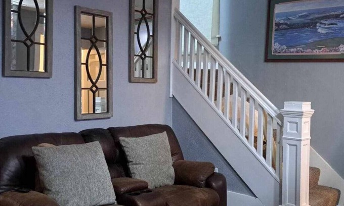 Highland Square House | Spacious 5-Bedroom House in Akron’s Highland Square