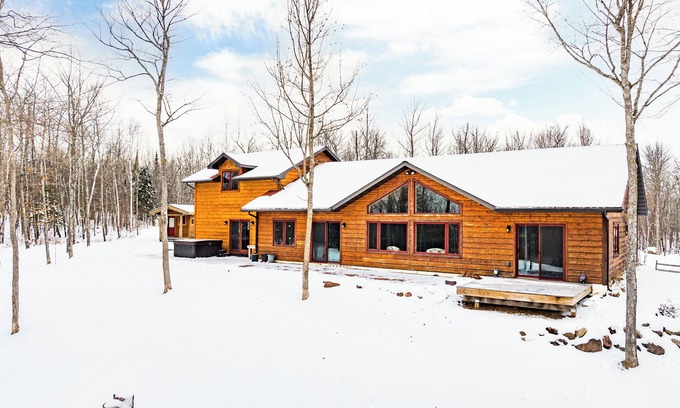 Duluth House | Spacious 5-Bedroom Home with Stunning Views & Privacy, 10 Miles from downtown