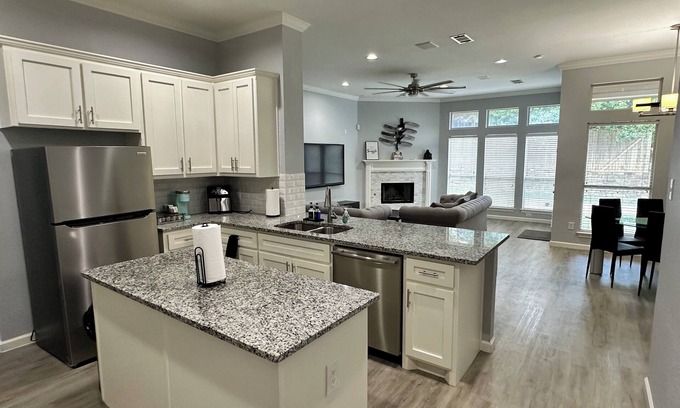 Garland House | Spacious 5-bedroom Home for Large Family