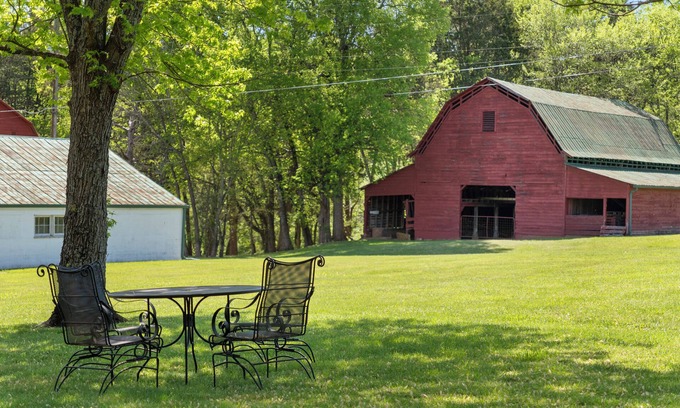 McMinn County House | Spacious 5-bedroom house in amazing Athens with AC