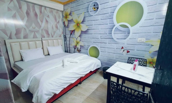 Taj Ganj House | Spacious 5-bedroom house with AC, WiFi in the "city of love" Agra.