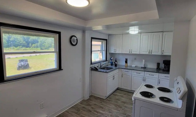 Gouldsboro Cottage | Family-Friendly 5-Bedroom Pocono Getaway with Hot Tub