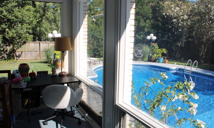 River Mountain House | Spacious 5-bedroom house & pool in Little Rock by Pleasant Valley Country Club.